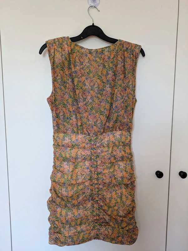 Vestido floral Zara