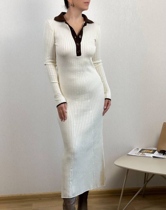 Вязана сукня жіноча міді молочна