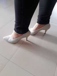 Sapatos brancos tamanho 36, Zara