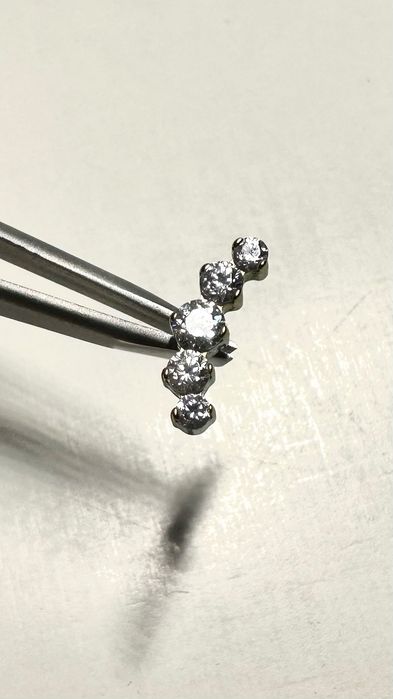 Титанова прикраса для пірсингу з кристалами Swarovski