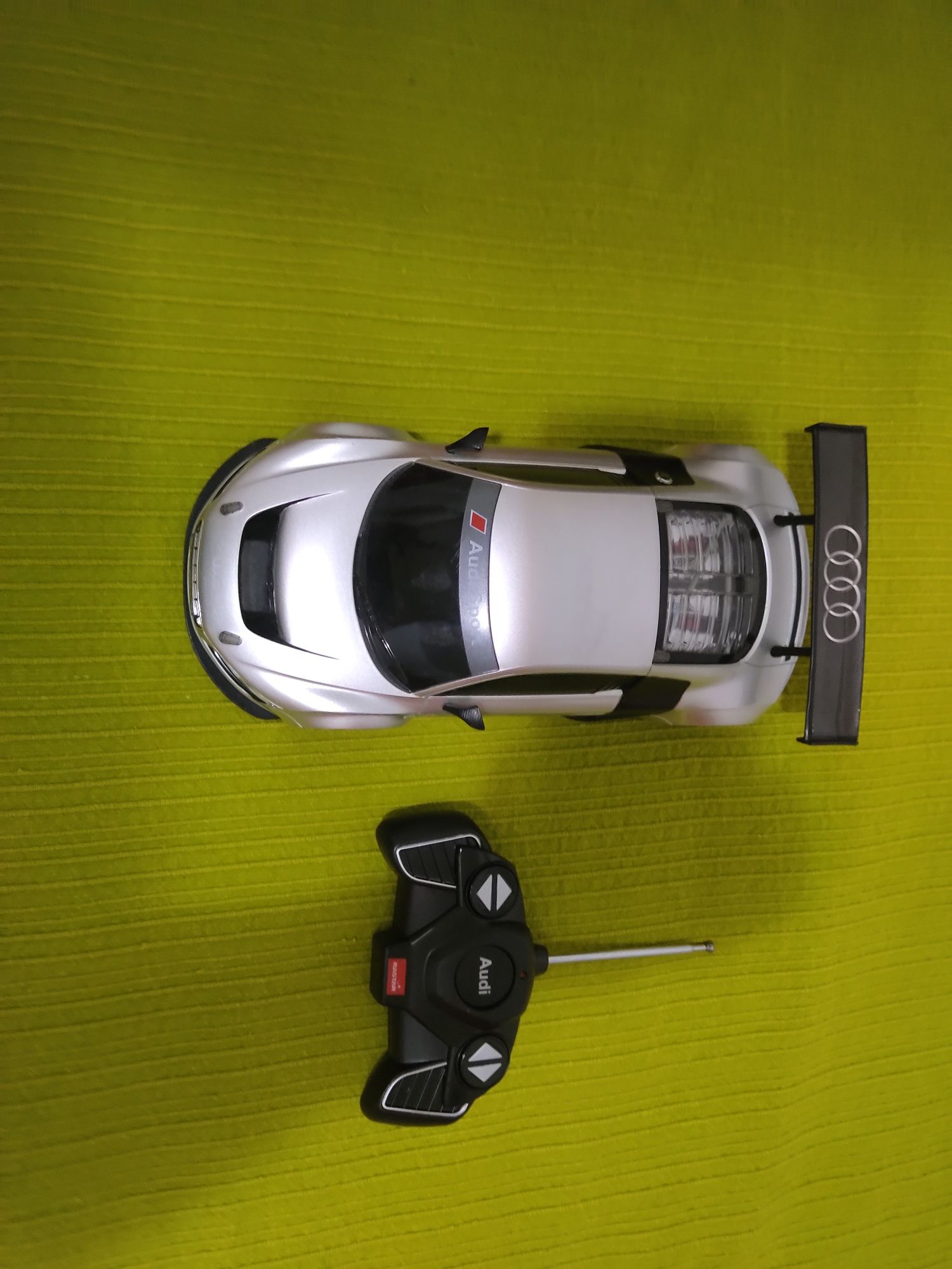 Carro telecomandado Audi Sport