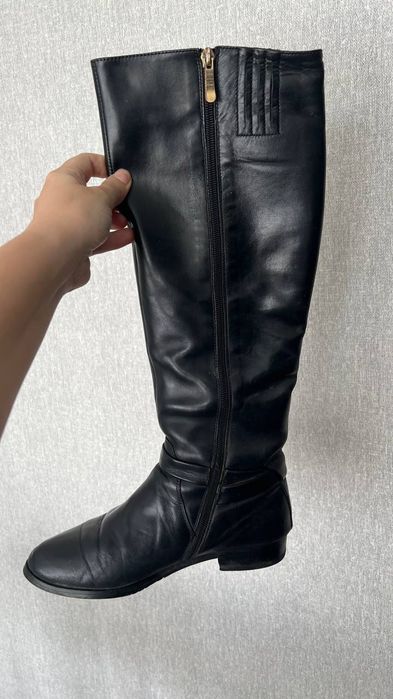 Високі шкіряні чоботи (сапоги). Розмір 37