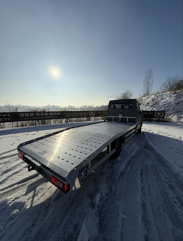 PRODUCENT autolawet aluminiowych – najazdy, platforma, zabudowa