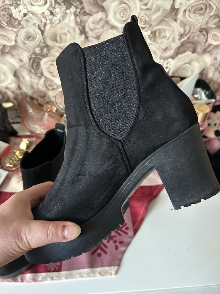 Buty czarne botki