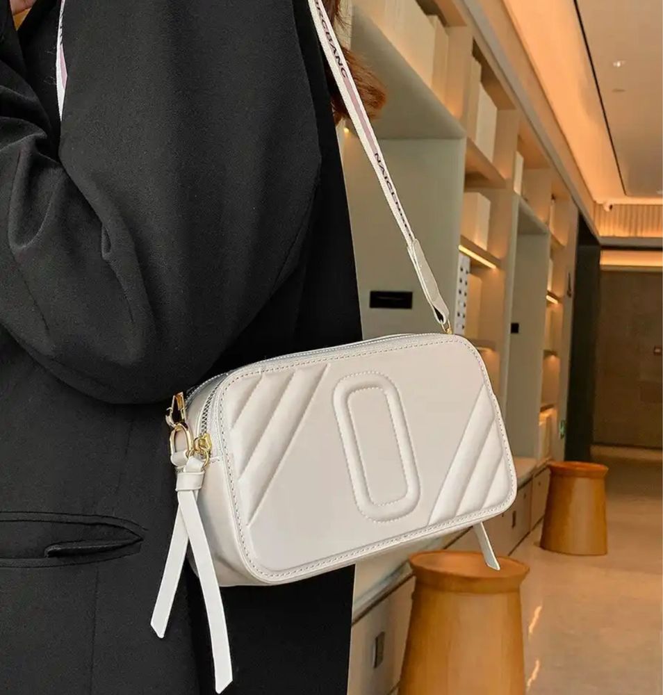 Нова стильна  біла сумочка