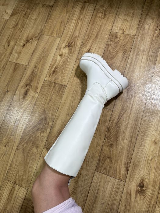 Сапоги чоботи  білі шкіряні Liu Jo стан відмінний