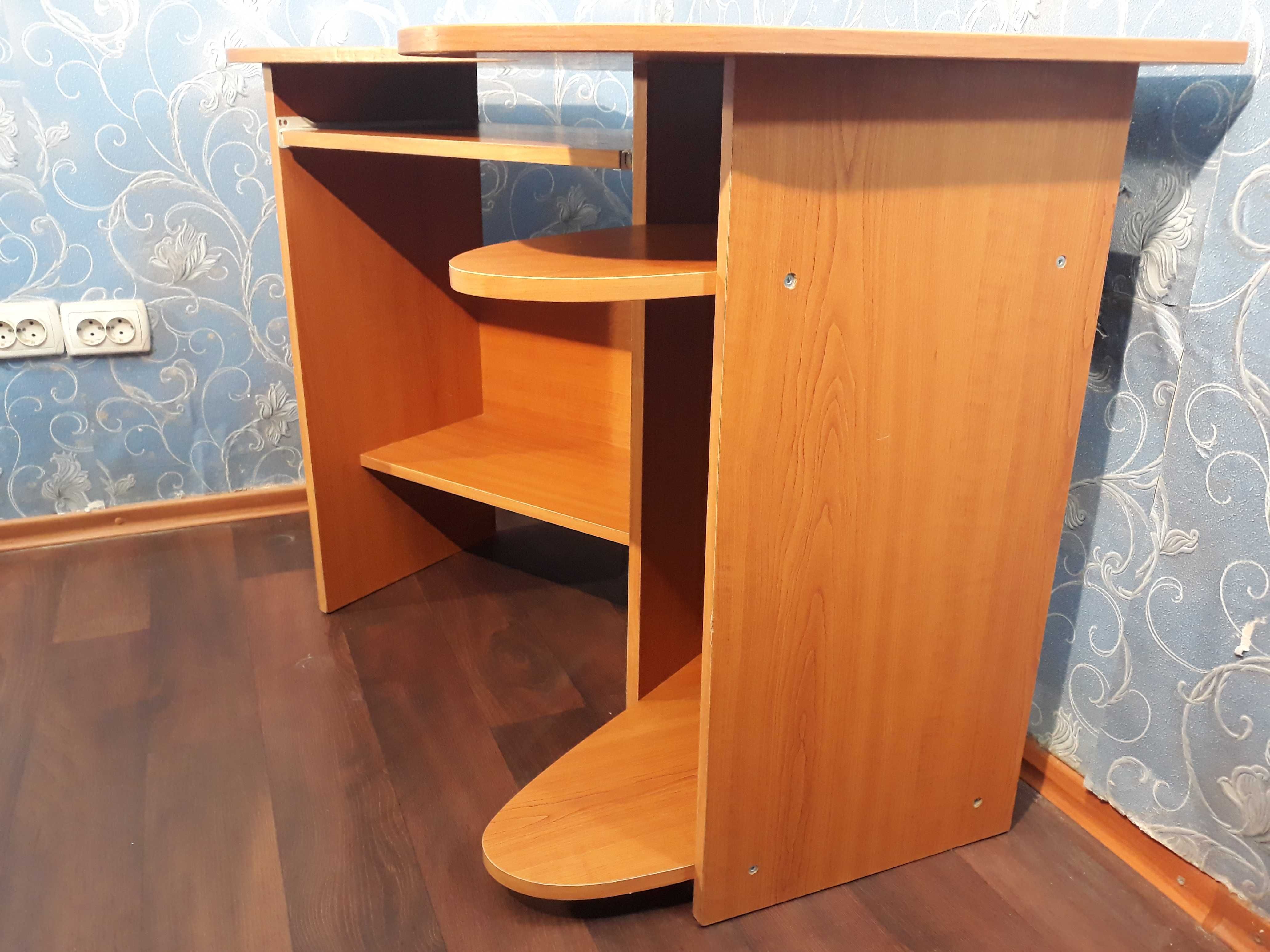Стол компьютерный