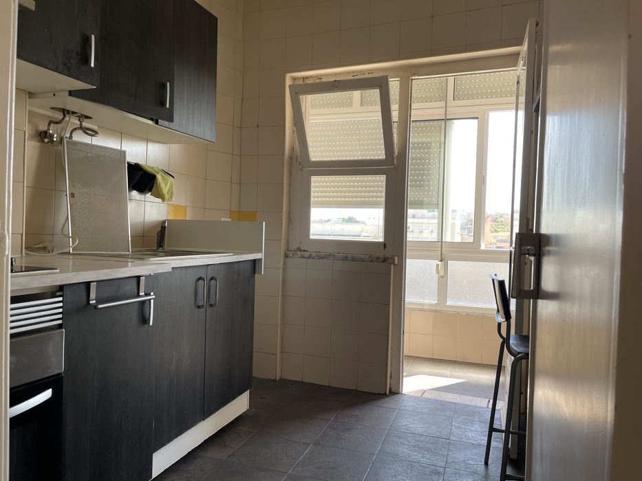 Vendo apartamento T1 no Centro de Camarate Reservado