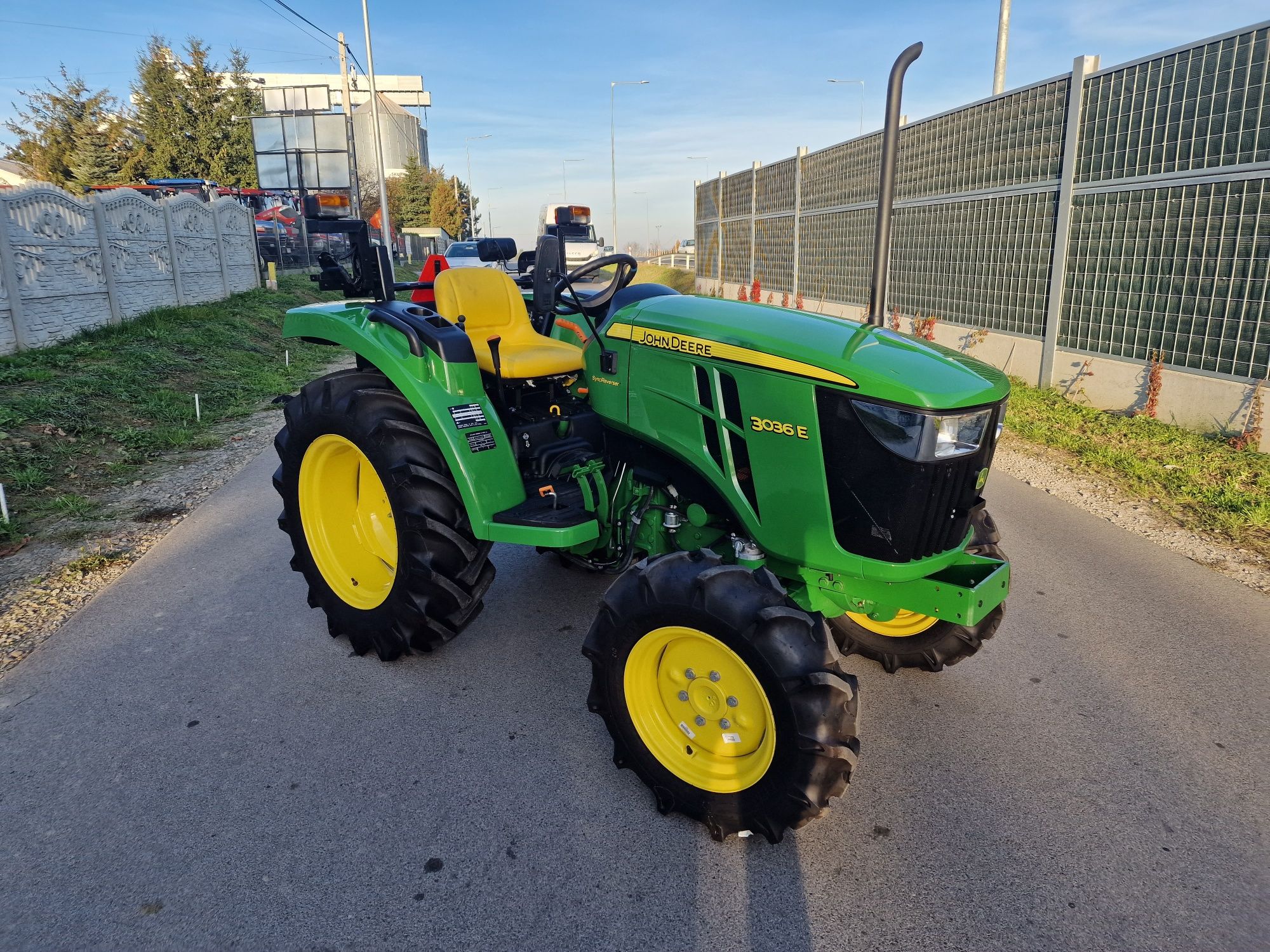 Traktor John Deere  3036 E fabrycznie nowy