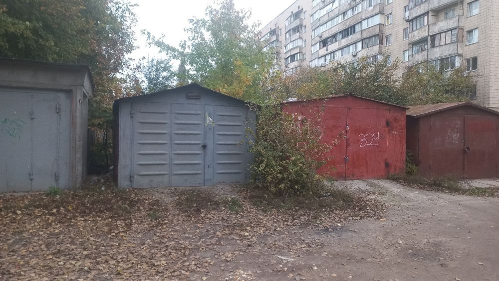Продається.  Гараж з місцем, на Відрадному "мушля або ракушка" .