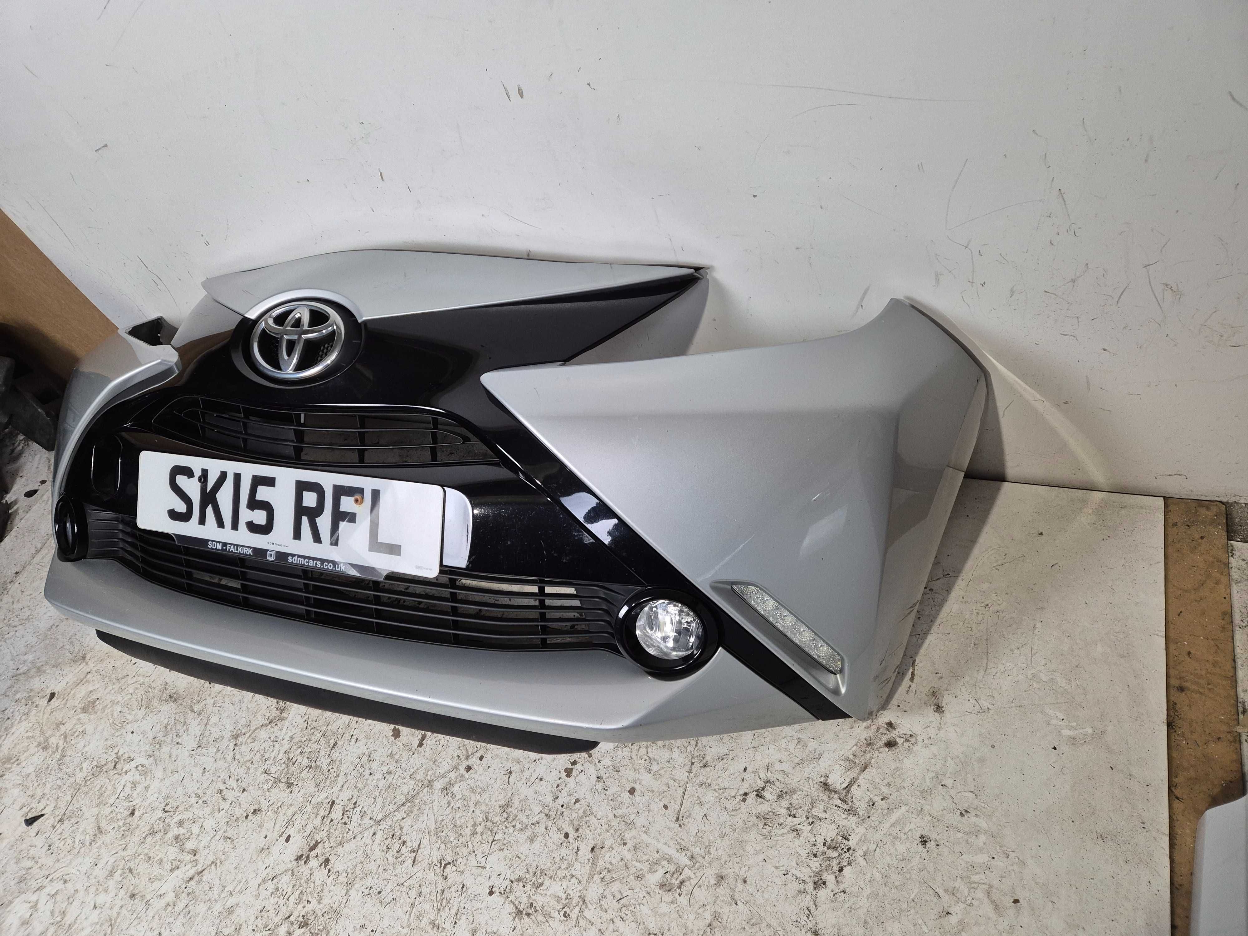 Toyota Aygo II led zderzak przedni przód.