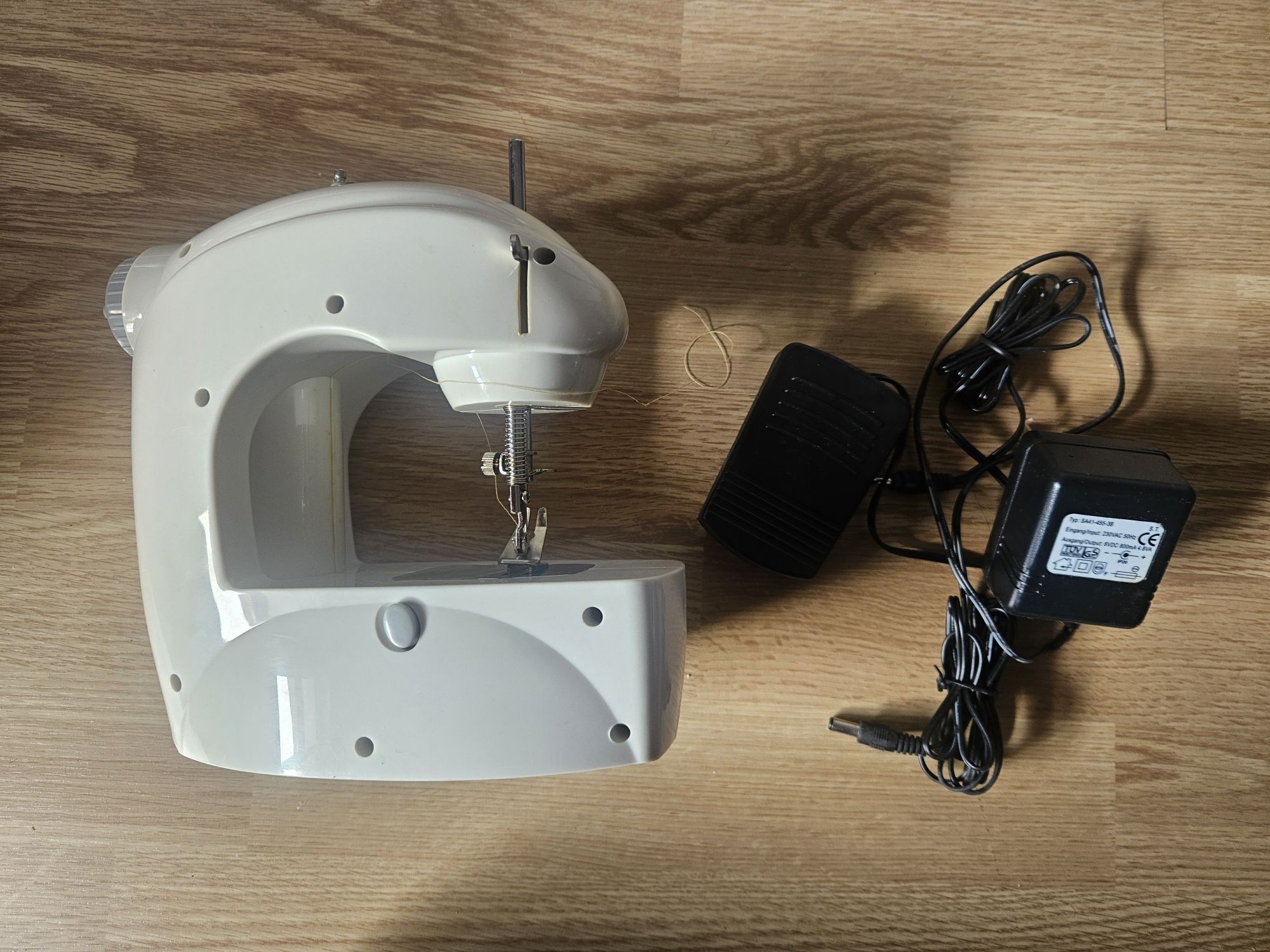 Mini Máquina de Costura