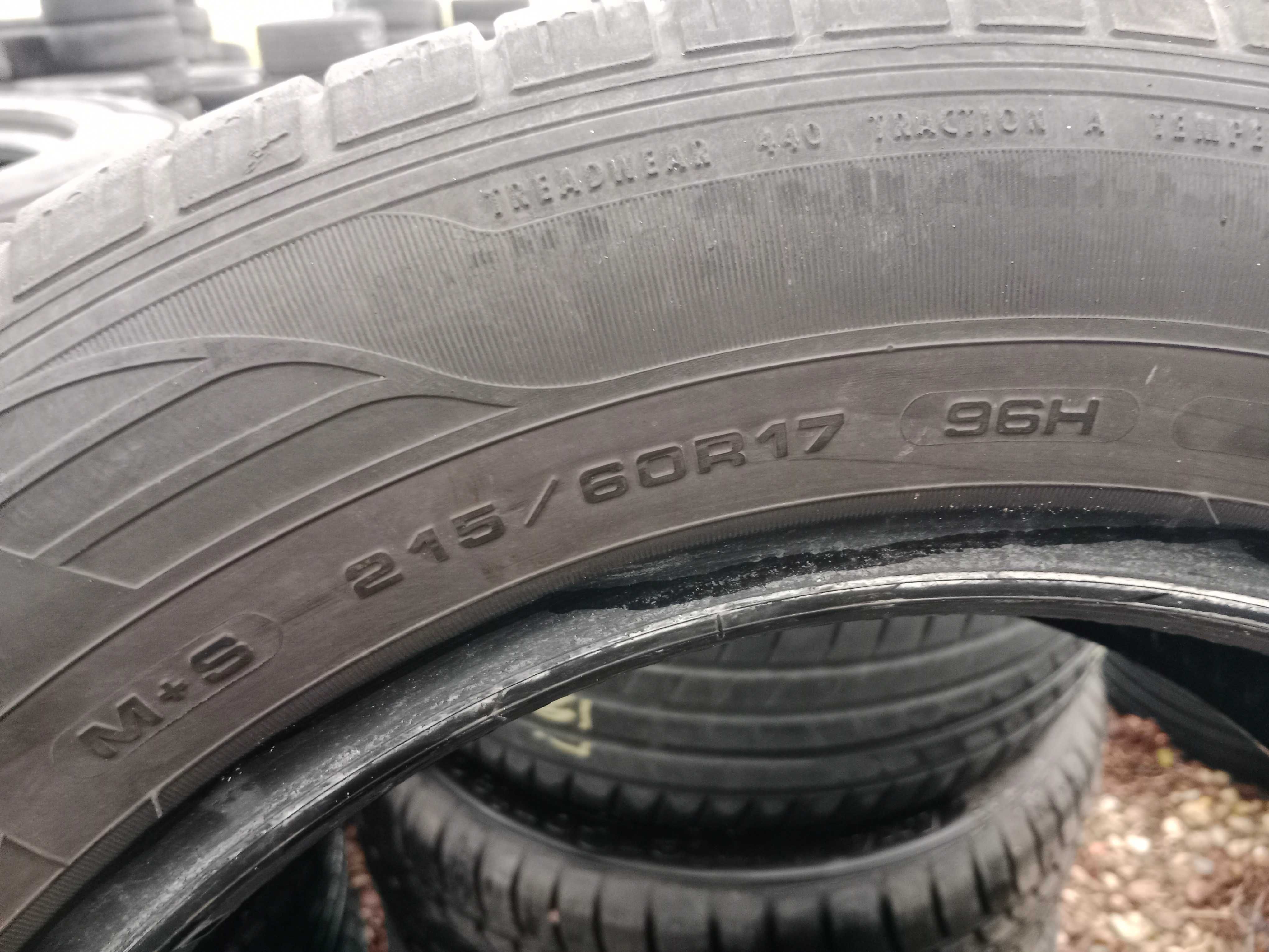 Opona używana 215/60R17 Goodyear Efficientgrip SUV-4x4 1szt.