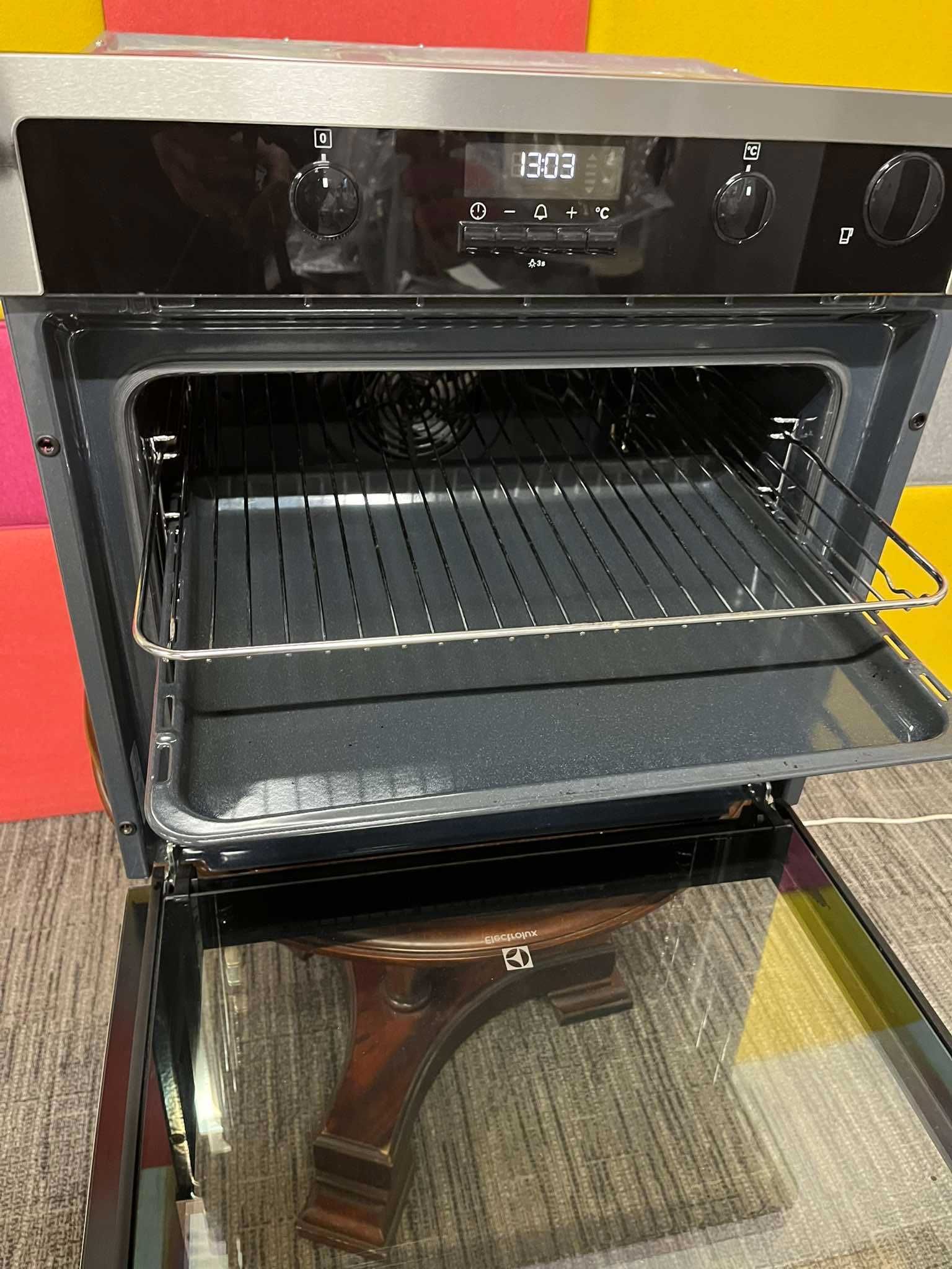 Piekarnik elektryczny parowy Electrolux EOB6651ANX jak nowy CombiSteam