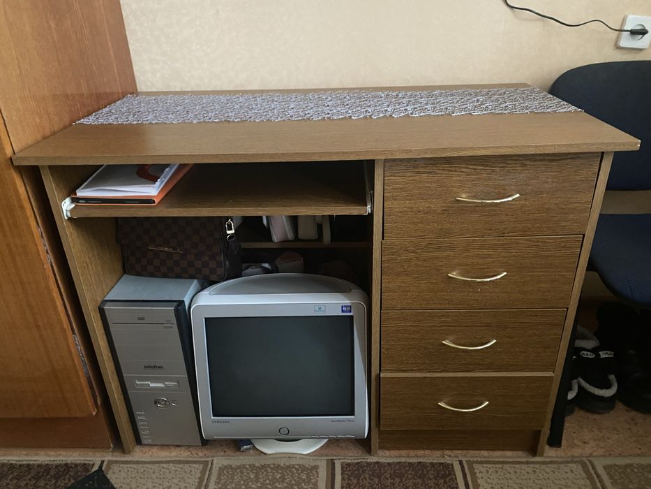 Продається стіл компʼютерний
