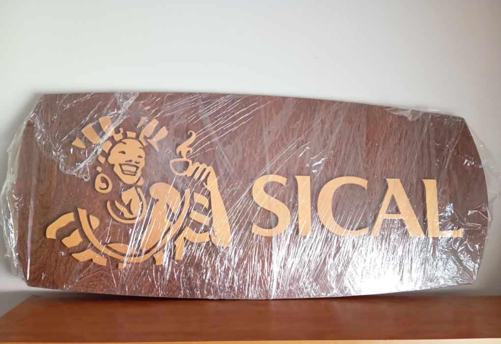 Reclame Sical em Madeira com Relevo