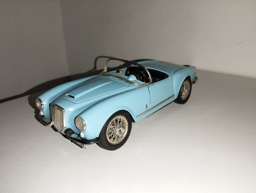 Coleção de carros Burago escala 1/18