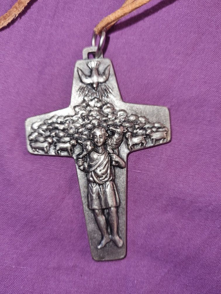 Metalowy krzyż Dobrego Pasterza Italy
