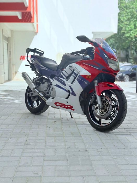 CBR 600 F3 com muitos extras