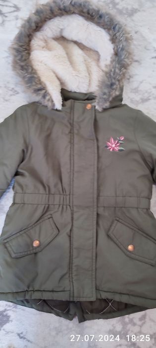 Куртка на дівчинку