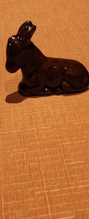 Porcelanowa figurka osiołek