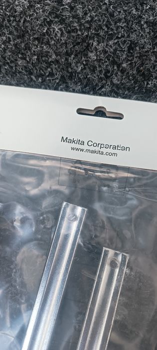 Grampos Makita novos