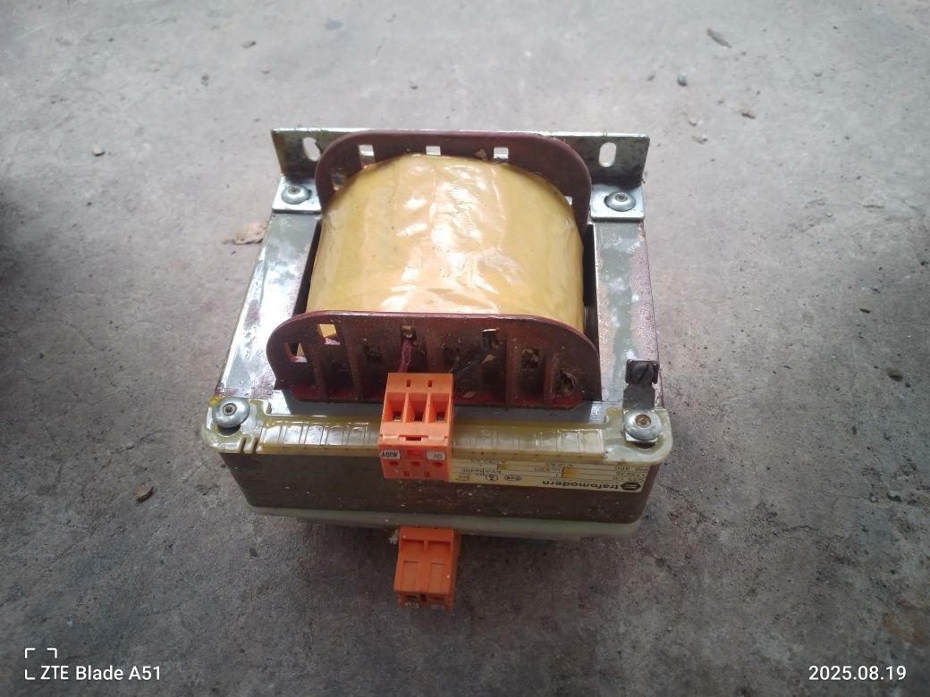 Продам знижувальний трансформатор,1kVa,Trafomodem

На ш