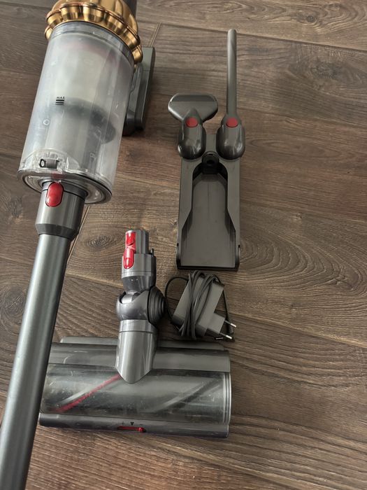 Продам пылесос dyson v15