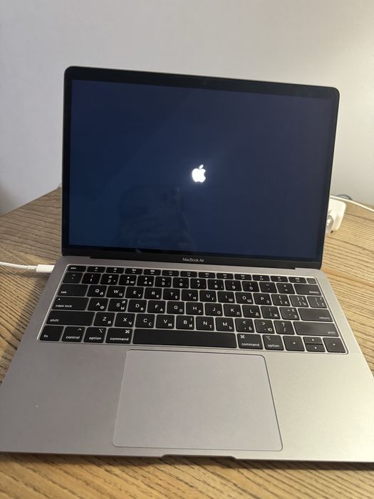 Macbook Air 8,2 256 gb Intel core i5 2019  space gray