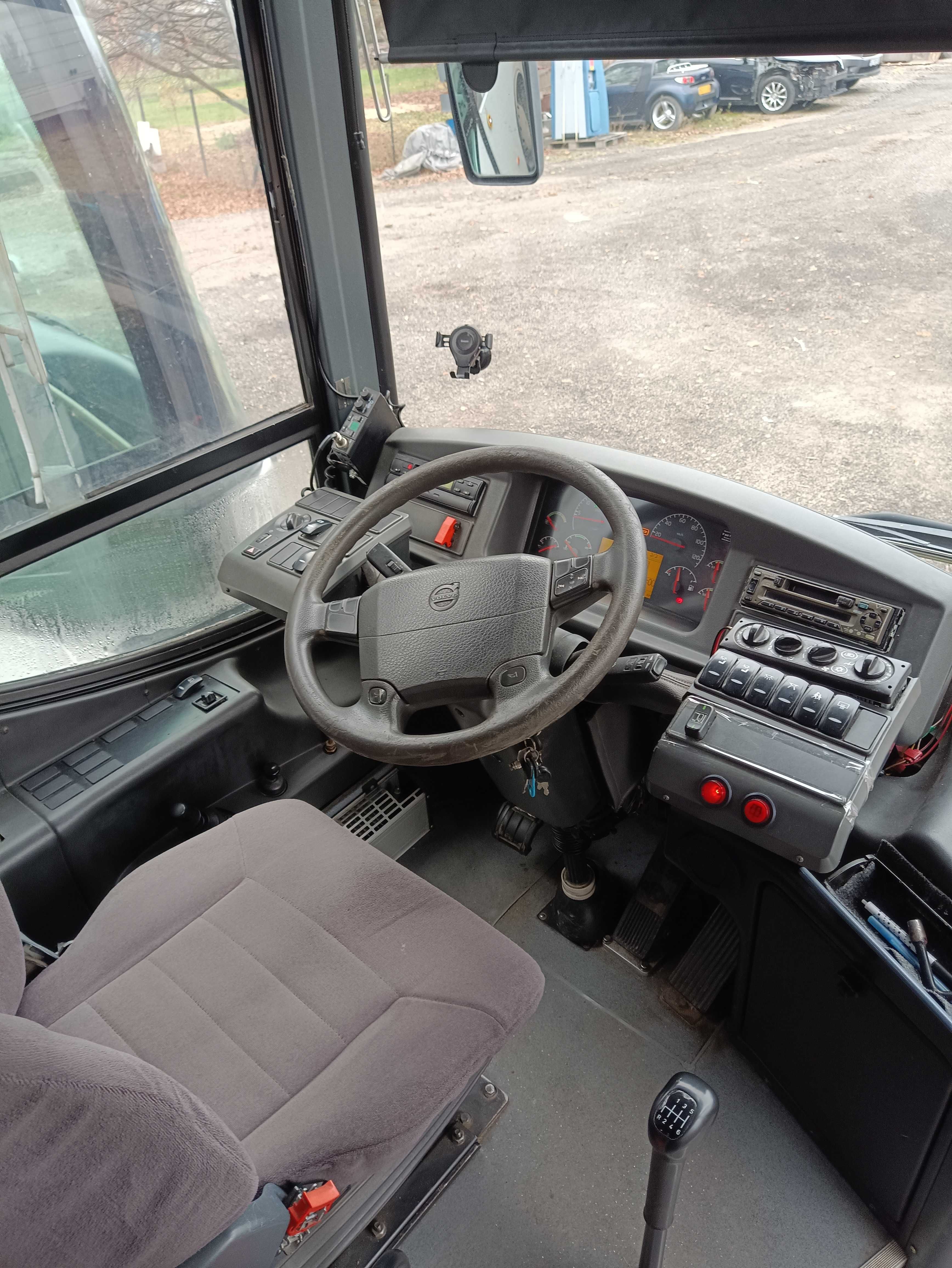 Autobus Volvo 8700 64 miejsca