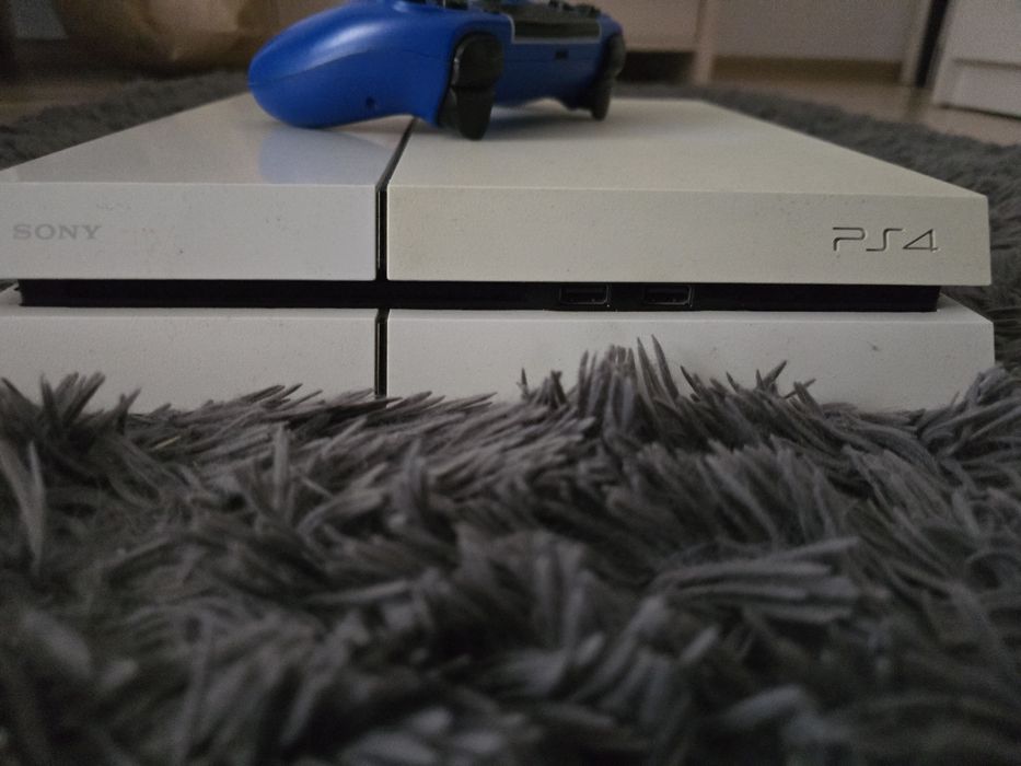 PlayStation 4 860GB plus Pad