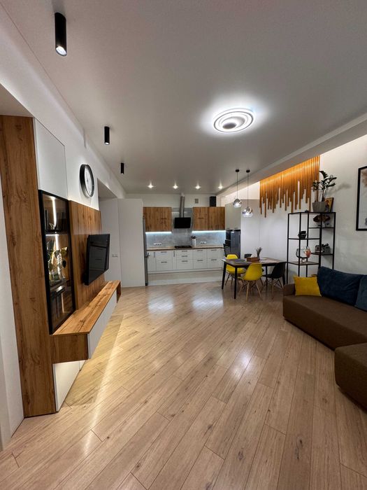 Сучасний котедж з ремонтом у районі Щасливого!