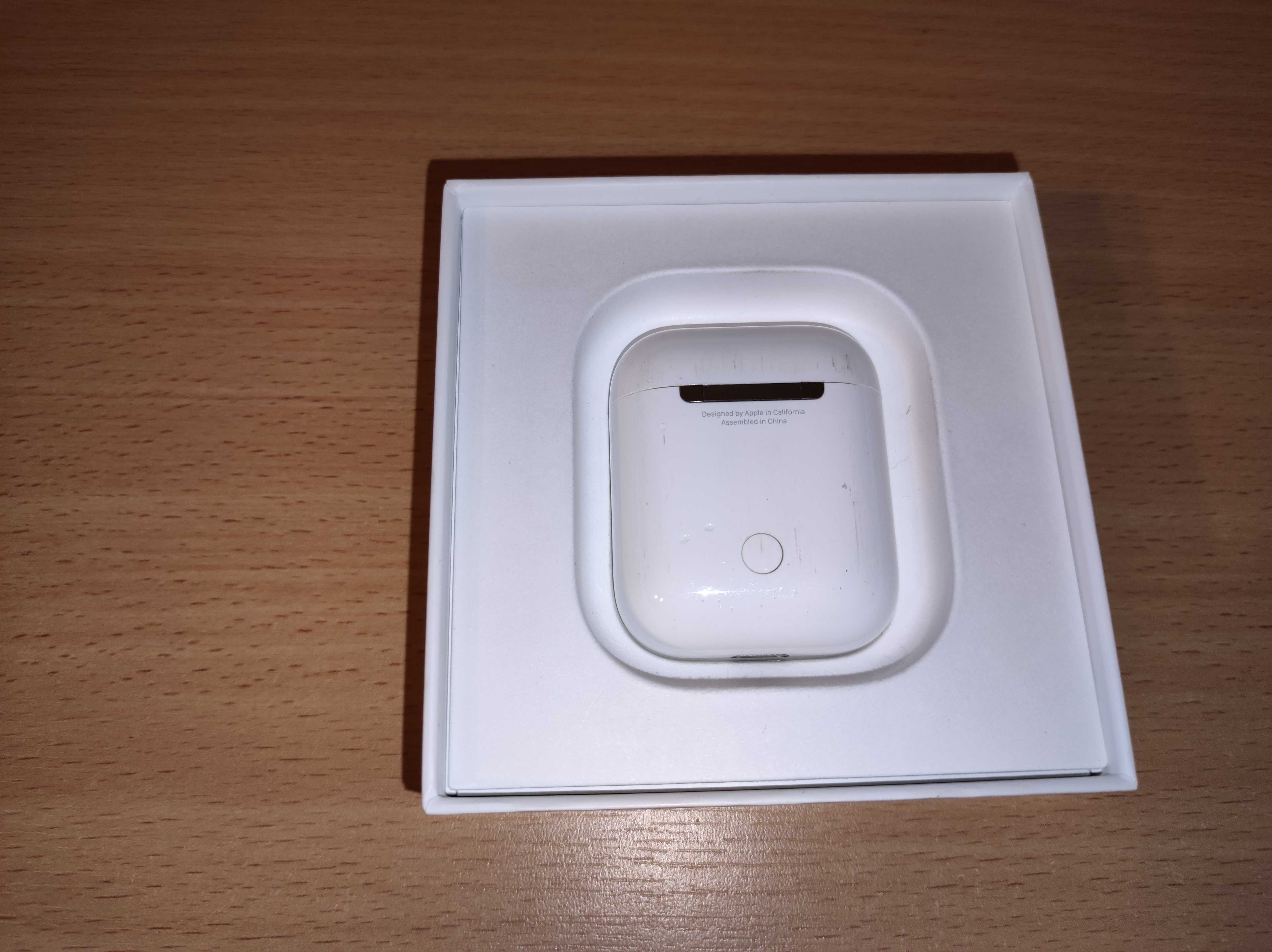 Słuchawki Apple AirPods 2. generacji z etui ładującym