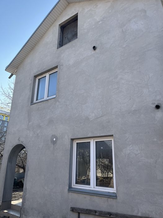 Продається домогосподарство в центральній частині м.Тернополя.