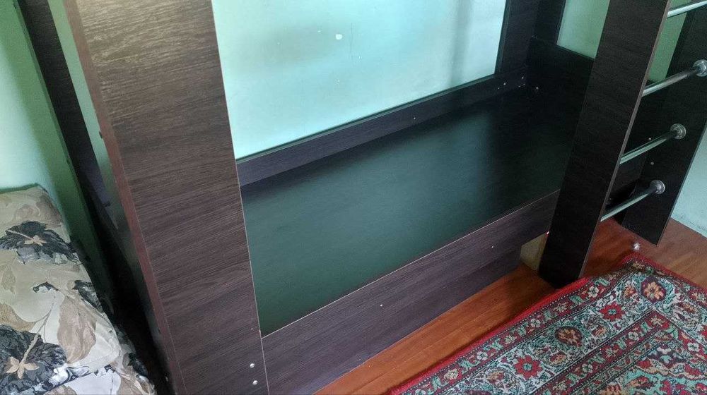 Двоярусне дитяче ліжко