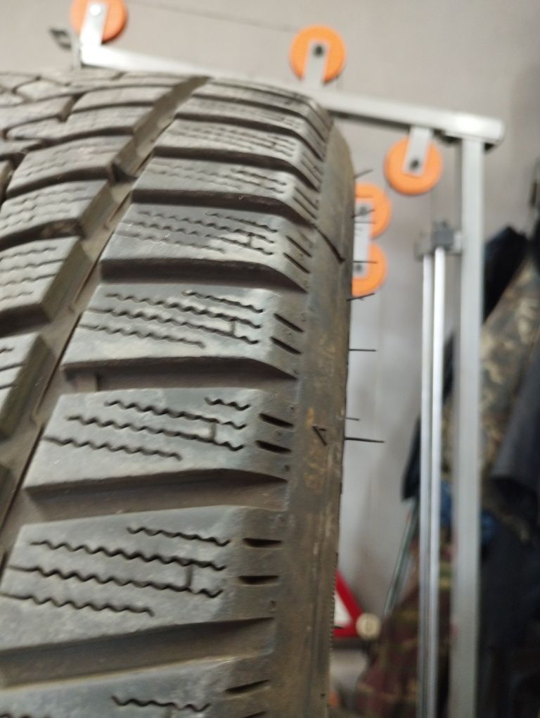 Шини R16 205/55 зима DUNLOP