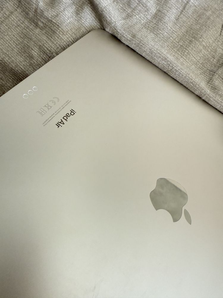 iPad Air 13 128gb praktycznie nowy