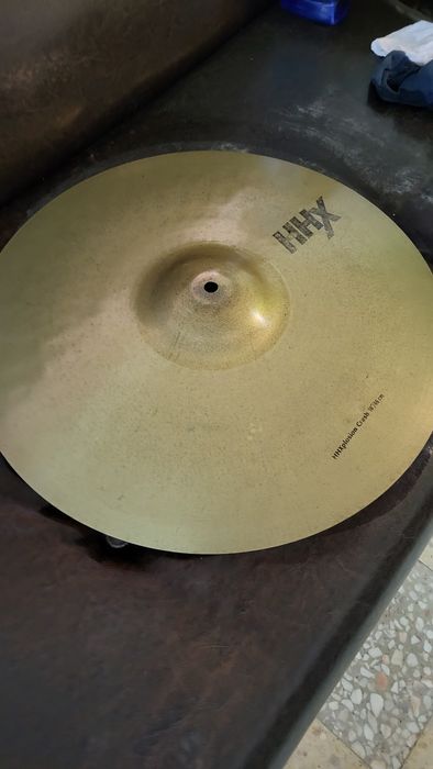 Sabian HHX Plosion 18" em estado novo
