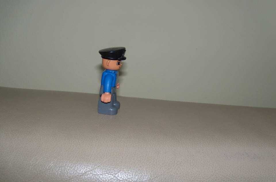 Figurka Lego Duplo listonosz