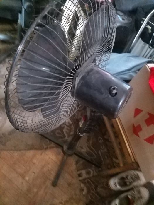 Вентилятор напольный на 3 скорости ножки в комплекте