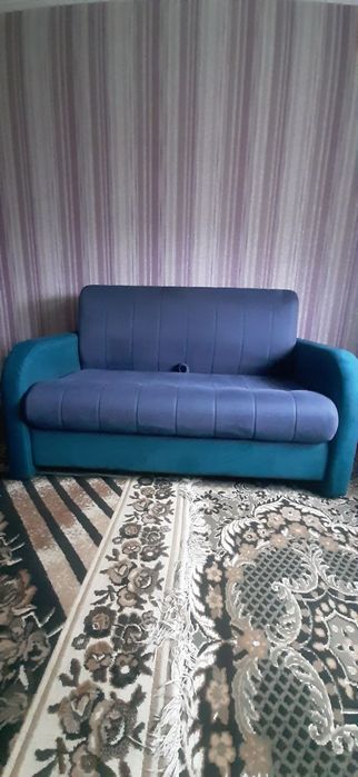 Продам диван синій