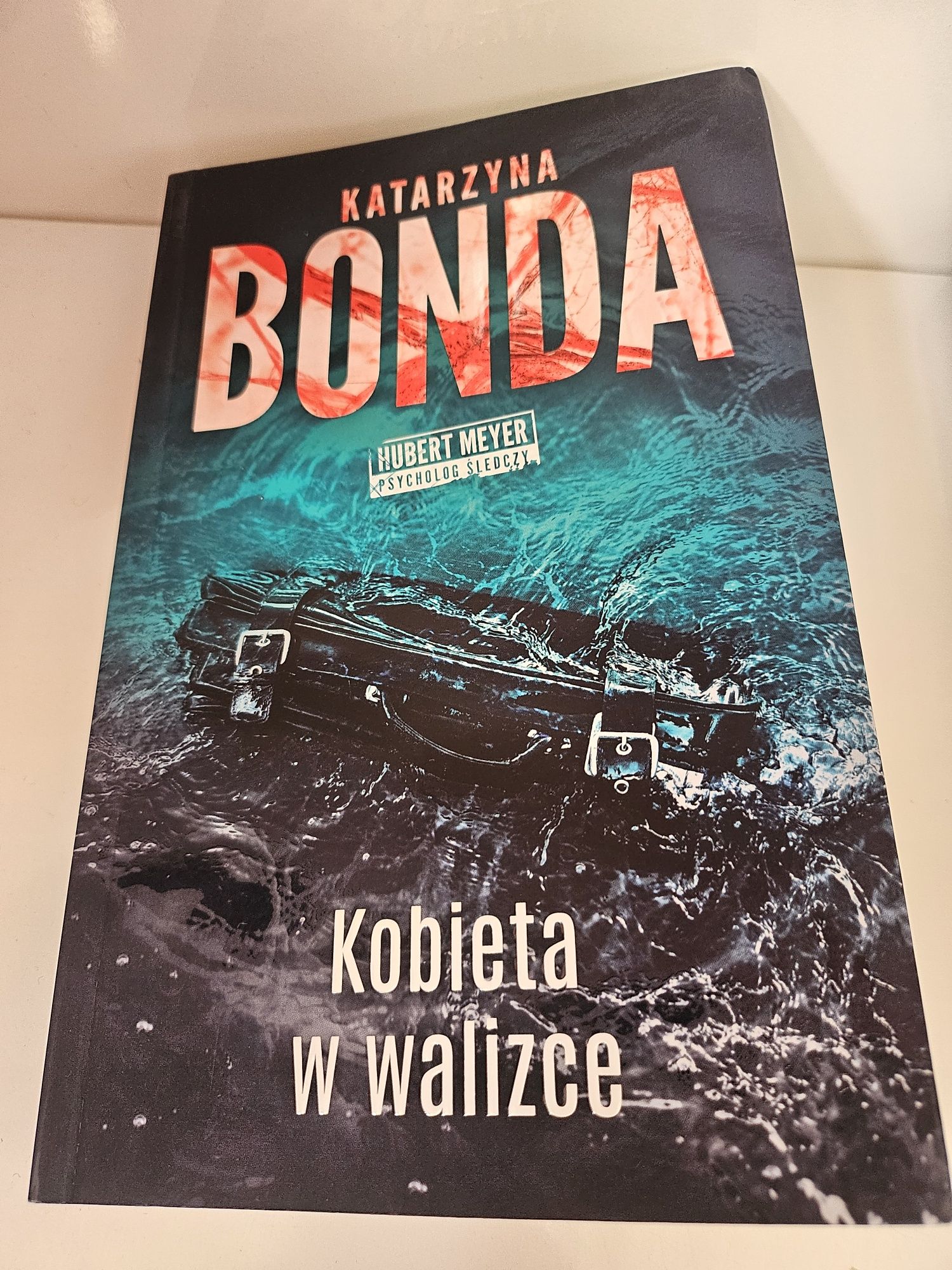 "Kobieta w walizce" - Katarzyna Bonda