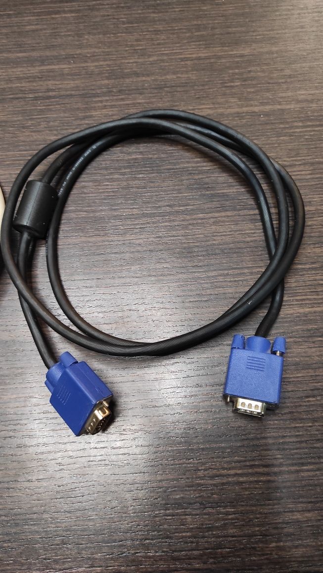 Два кабеля VGA-VGA