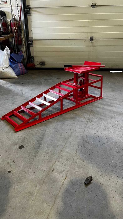 Rampa Z podnośnikiem Hydraulicznym Najazdy do Samochodu z Lewarkiem