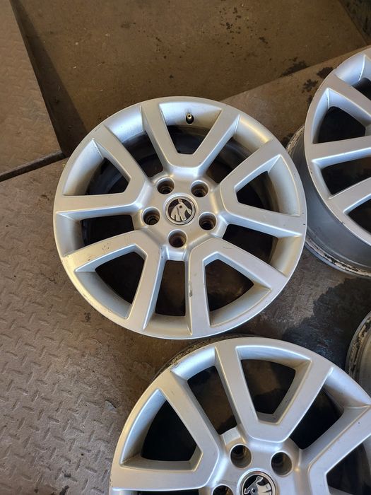 Alufelgi 17 Skoda Yeti Octavia II Octavia III Superb Vw 5x112 ET45