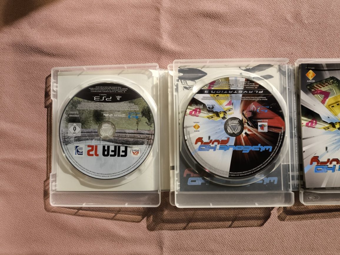 PS3 slim 320gb 2 pady 2 gry