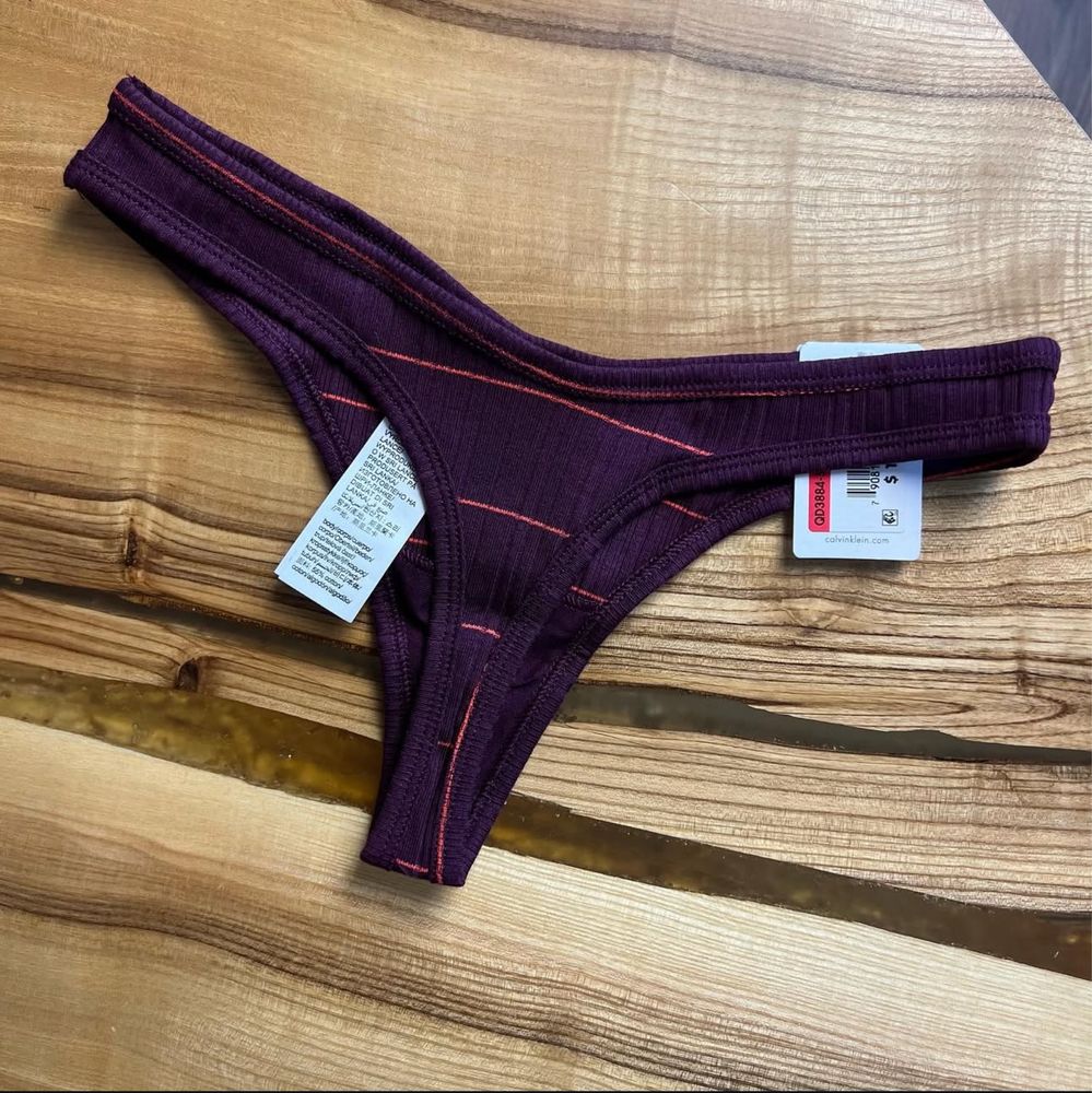 Трусики від Calvin Klein