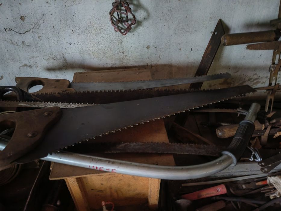 Сапи, граблі, лопати, пилки, мастерок