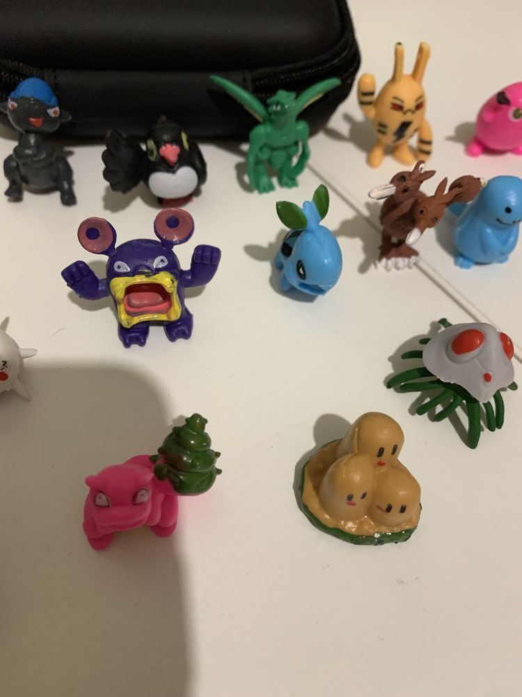 24 Figuras / bonecos pokemon
