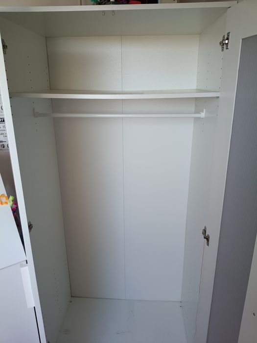 Biała szafa Ikea